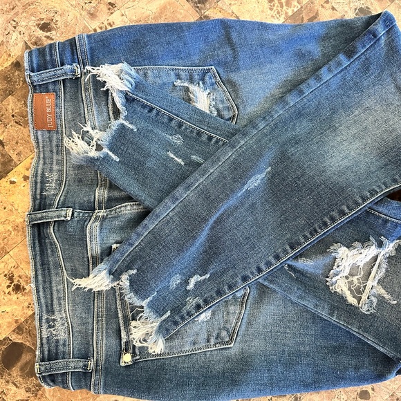 Judy Blue Jeans - Picture 4 of 5
